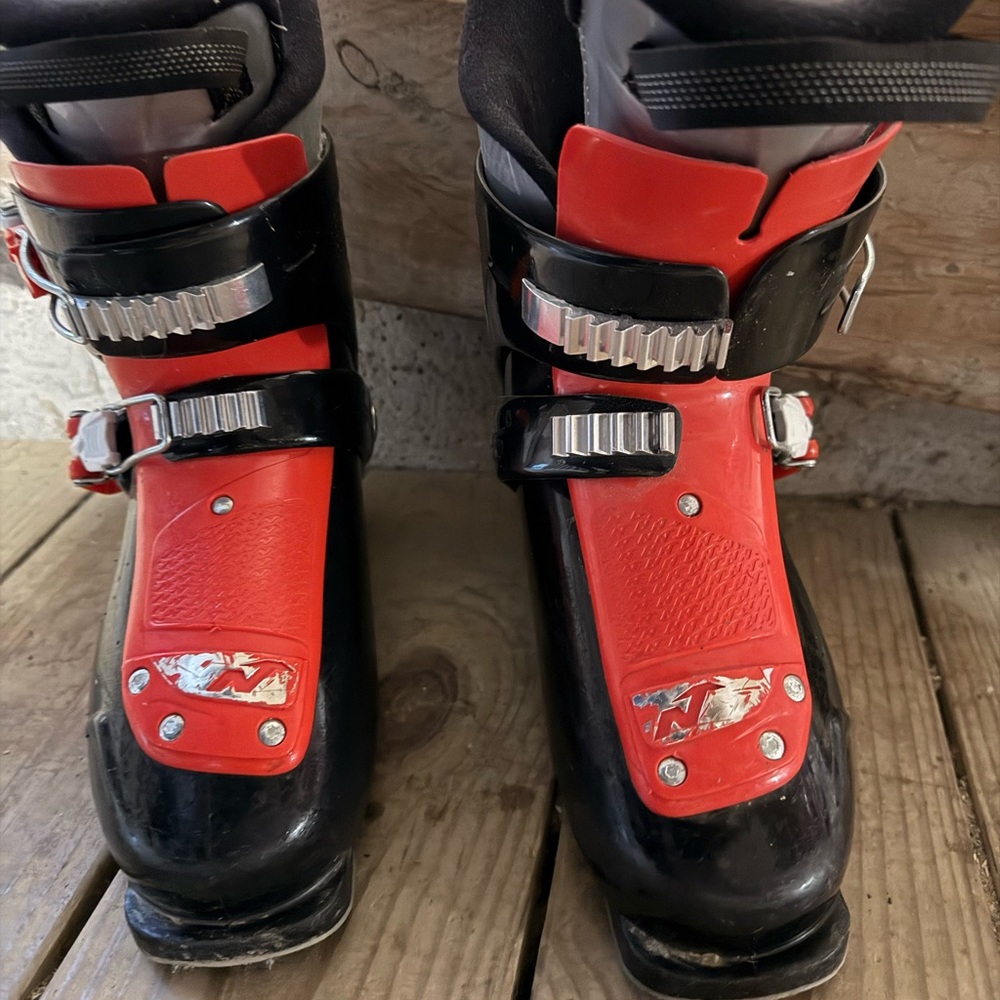 Kids' Nordica Team 2 Firearrow Ski Boots 23.5